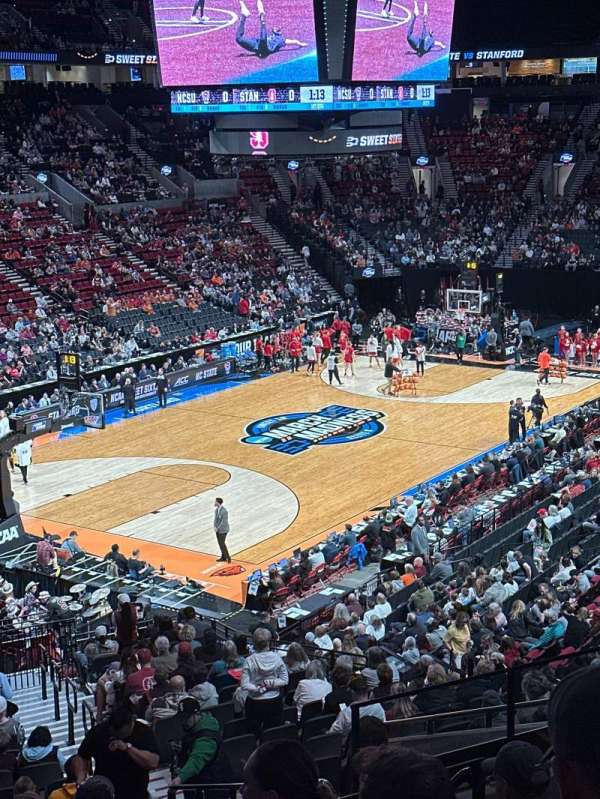 Moda Center, section: 221, row: N, seat: 5