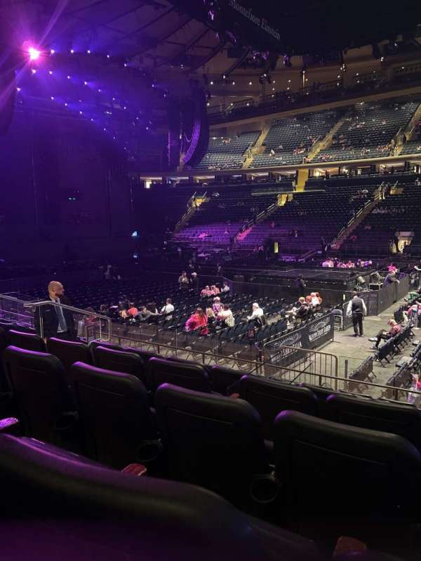 Madison Square Garden, section: 118, row: 8, seat: 6
