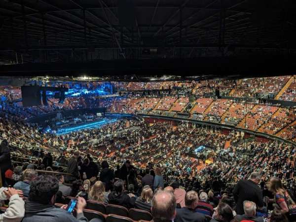 Kia Forum, section: 231, row: 18, seat: 8