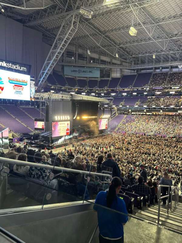 u.s. bank stadium, section: V7, row: 13, seat: 26