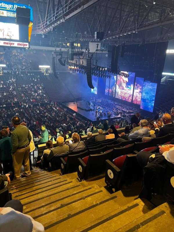 Heritage Bank Center, section: 210, row: M, seat: 16