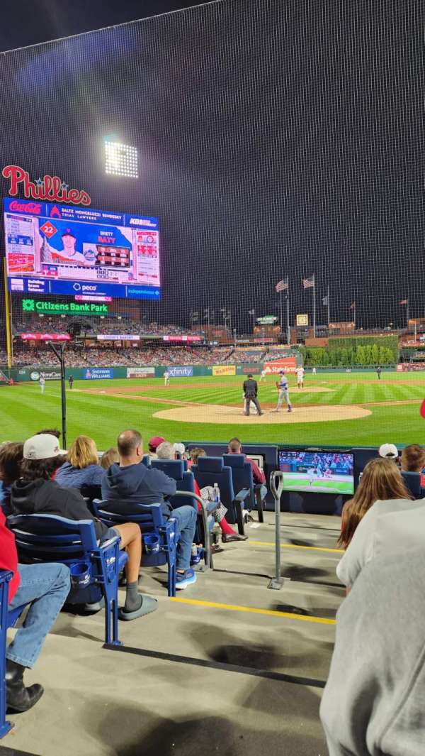 Citizens Bank Park, section: Diamond Club E, row: 9, seat: 11