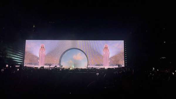 MetLife Stadium, section: Floor 7, row: 28, seat: 1