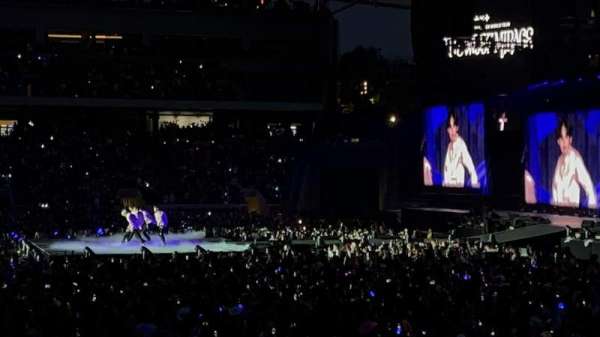 BMO Stadium, section: 111, row: M, seat: 6