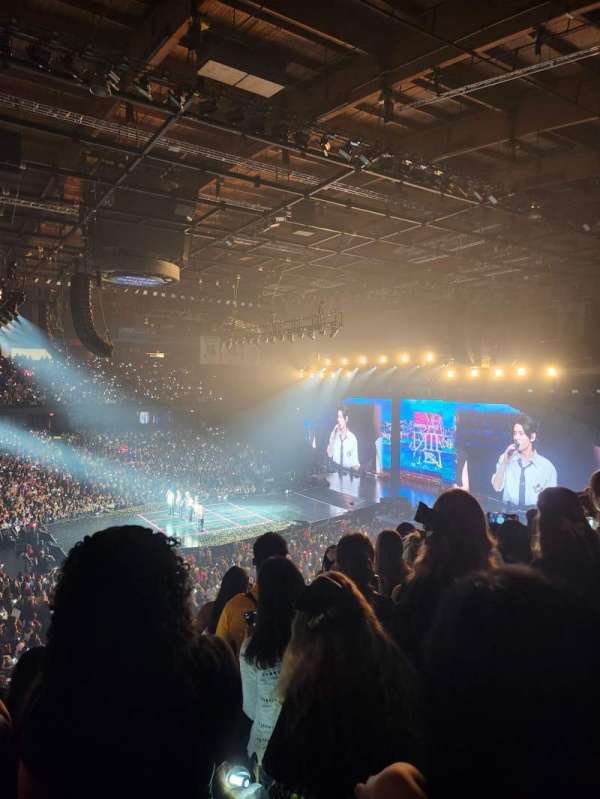 Allstate Arena, section: 211, row: F, seat: 21
