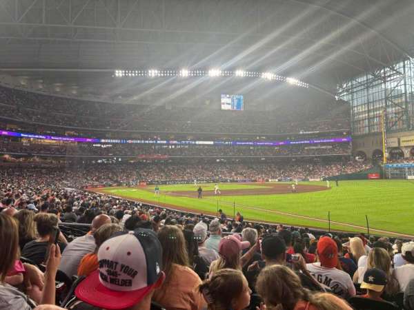 Daikin Park, section: 132, row: 19, seat: 10