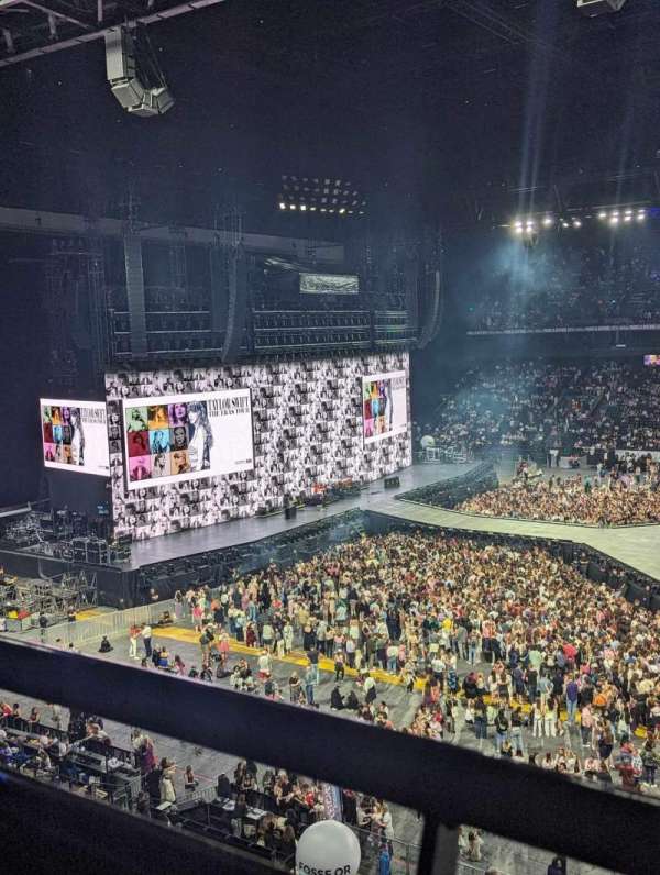 Paris La Défense Arena, section: 404, row: 41, seat: 26