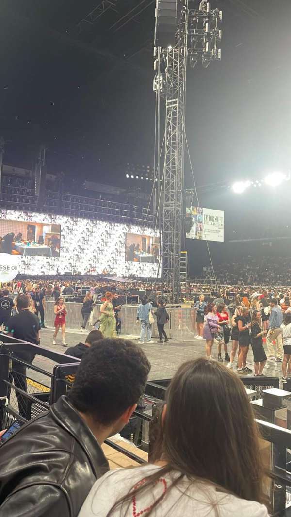 Paris La Défense Arena, section: 105, row: 7, seat: 31