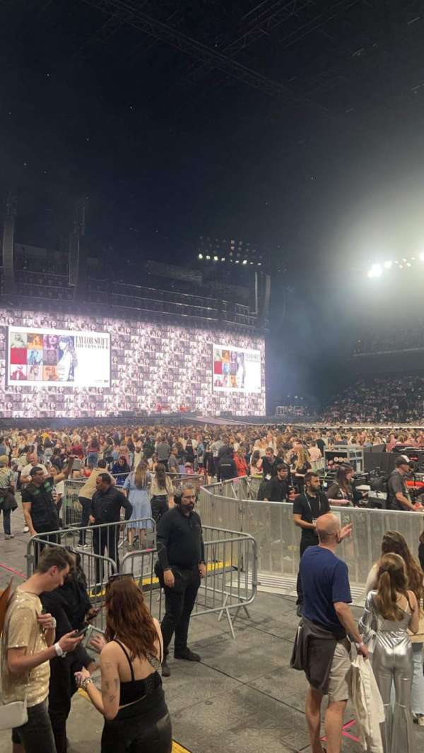 Paris La Défense Arena, section: 105, row: 5, seat: 10