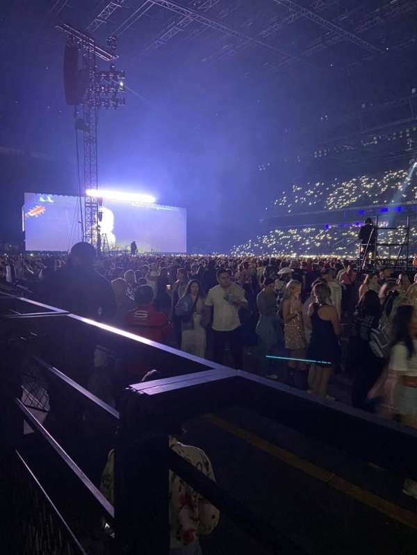 Paris La Défense Arena, section: 106, row: 5, seat: 34