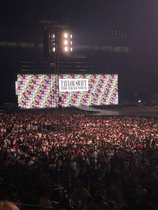 Paris La Défense Arena, section: 207b, row: 26, seat: 26