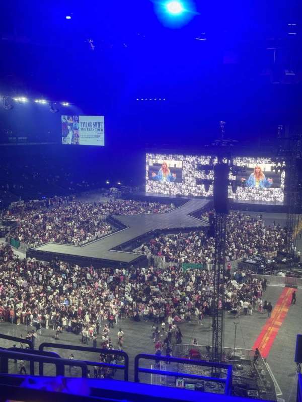 Paris La Défense Arena, section: 413, row: 50, seat: 22
