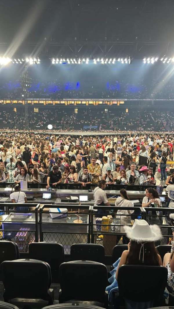 Paris La Défense Arena, section: 116, row: 9, seat: 6