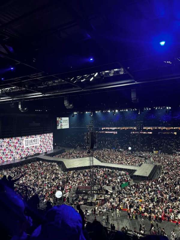 Paris La Défense Arena, section: 406, row: 51, seat: 4