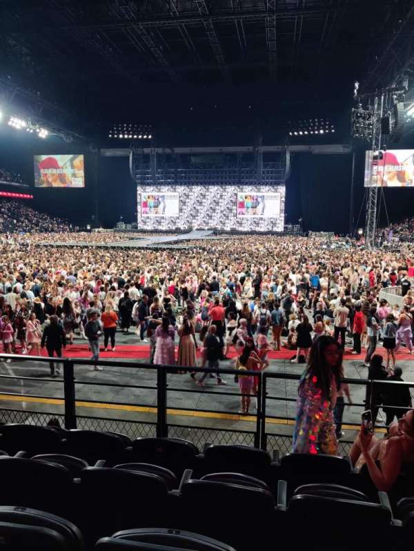 Paris La Défense Arena, section: 111, row: 14, seat: 6