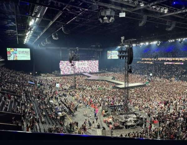 Paris La Défense Arena, section: 408, row: 41, seat: 21