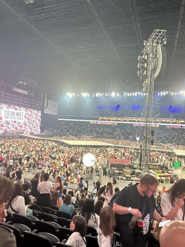 Paris La Défense Arena, section: 105, row: 21, seat: 4