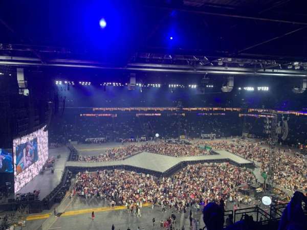 Paris La Défense Arena, section: 402, row: 56, seat: 39