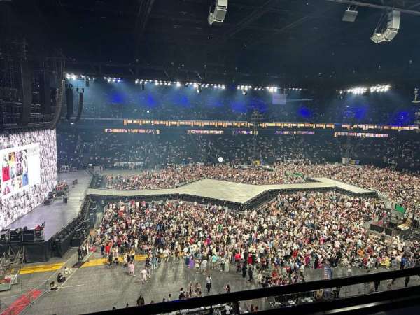 Paris La Défense Arena, section: 402, row: 42, seat: 34