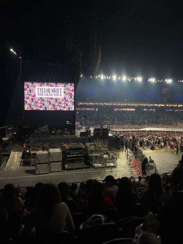 Paris La Défense Arena, section: 101, row: 19, seat: 23