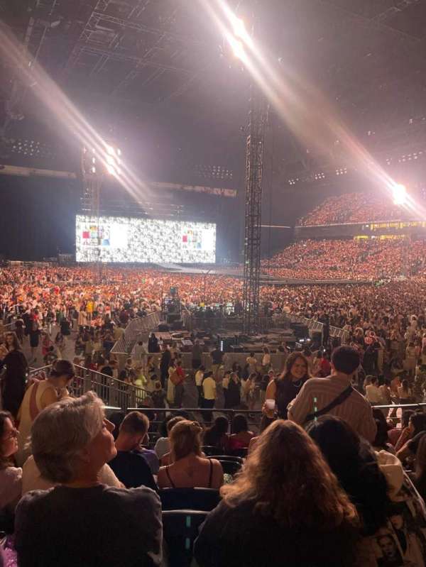 Paris La Défense Arena, section: 107, row: 18, seat: 42