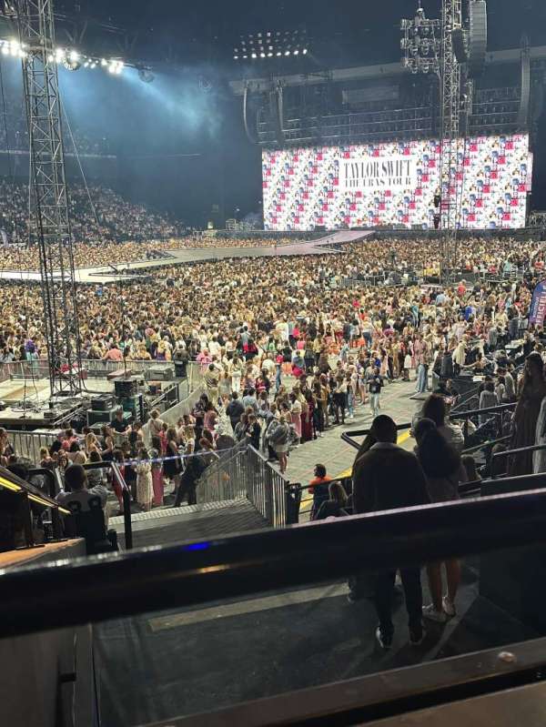 Paris La Défense Arena, section: 112, row: 23, seat: 21