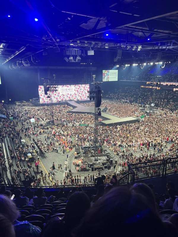 Paris La Défense Arena, section: 409, row: 52, seat: 7