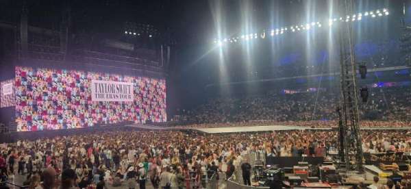 Paris La Défense Arena, section: 105, row: 14, seat: 10