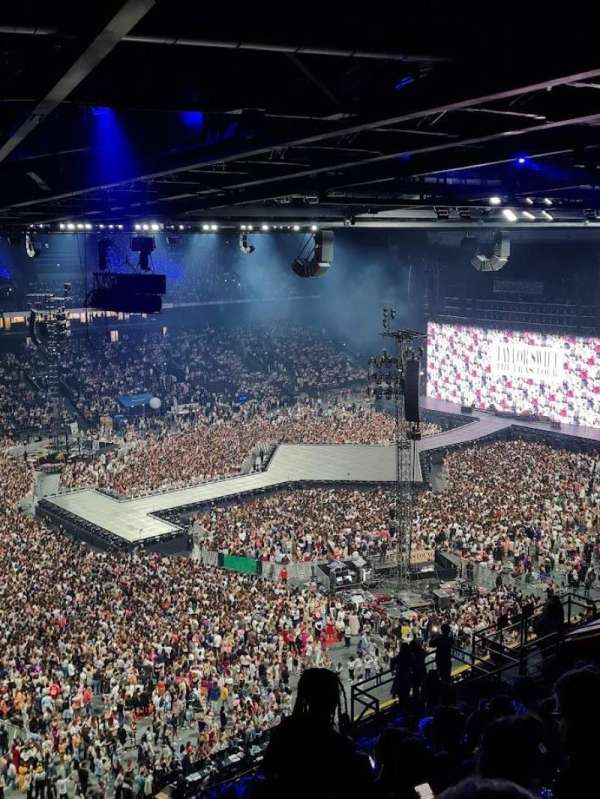 Paris La Défense Arena, section: 416, row: 61, seat: 3