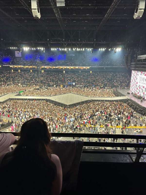 Paris La Défense Arena, section: 419, row: 42, seat: 7
