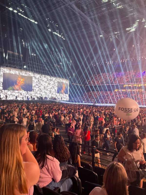 Paris La Défense Arena, section: 104, row: 10, seat: 32