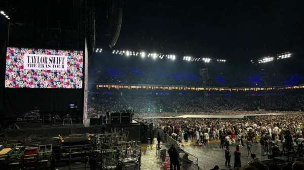 Paris La Défense Arena, section: 102, row: 15, seat: 1