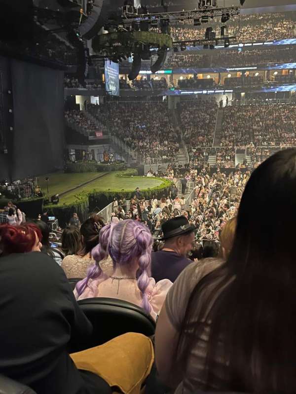 Climate Pledge Arena, section: 02, row: T, seat: 18
