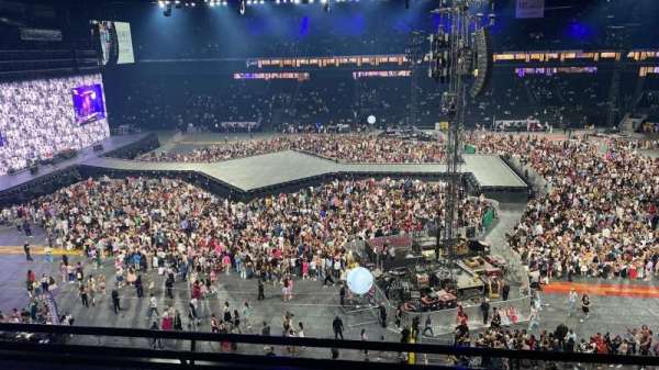 Paris La Défense Arena, section: 404, row: 43, seat: 29
