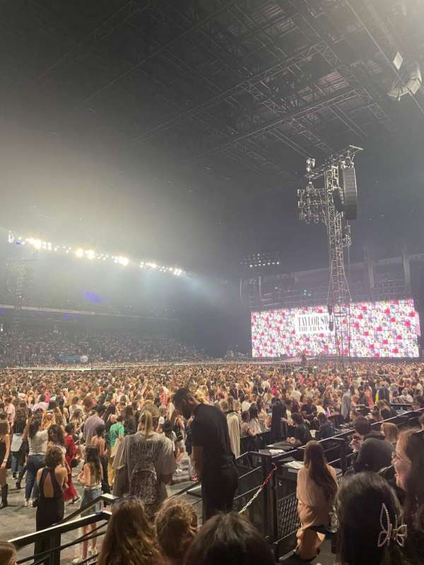 Paris La Défense Arena, section: 113, row: 8, seat: 19