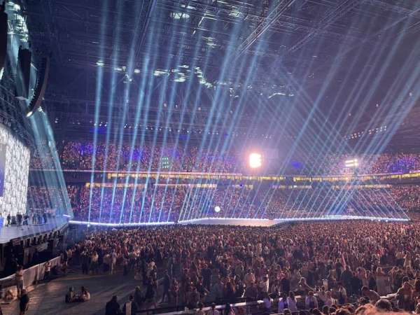 Paris La Défense Arena, section: 102, row: 17, seat: 30