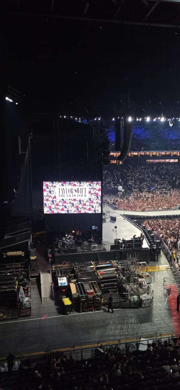 Paris La Défense Arena, section: 401, row: 42, seat: 10