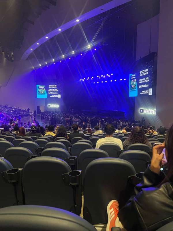 YouTube Theater, section: 105, row: Y, seat: 15