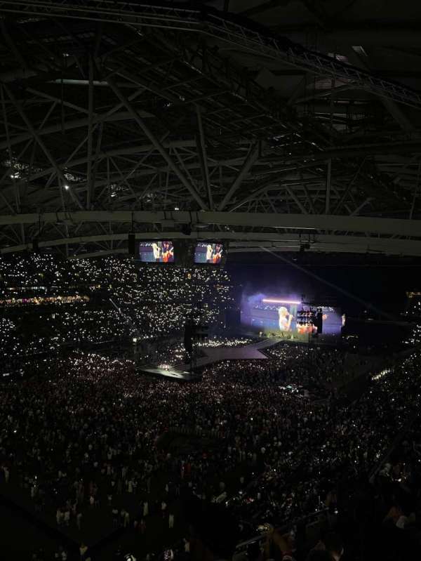 Strawberry Arena, section: 305, row: 12, seat: 7