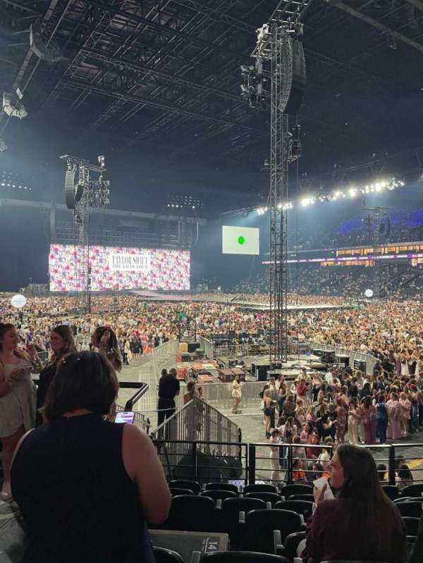 Paris La Défense Arena, section: 107, row: 18, seat: 35