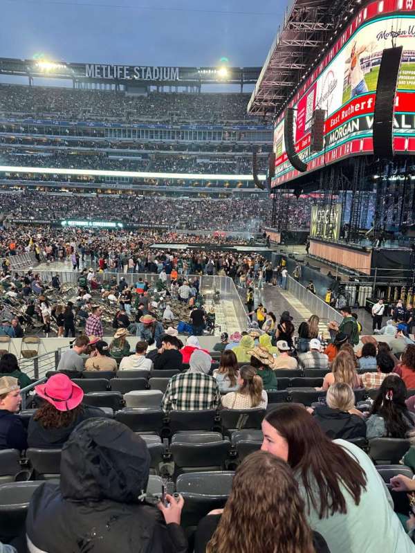 MetLife Stadium, section: 111A, row: 13, seat: 10