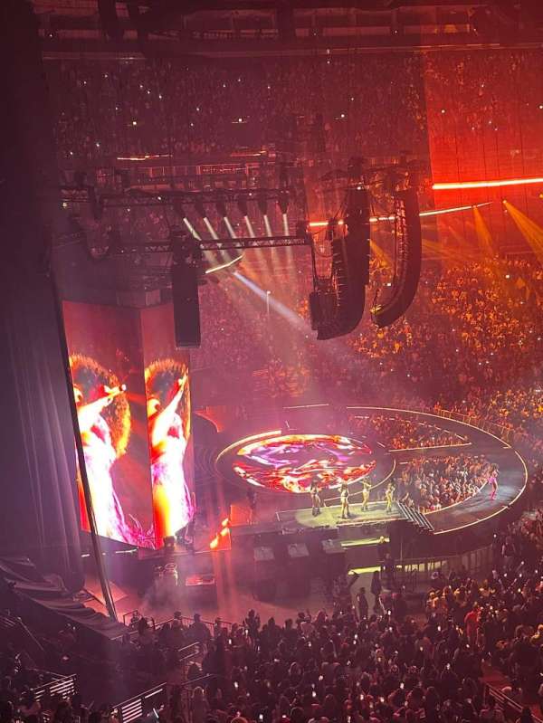 United Center, section: 320, row: 2, seat: 17