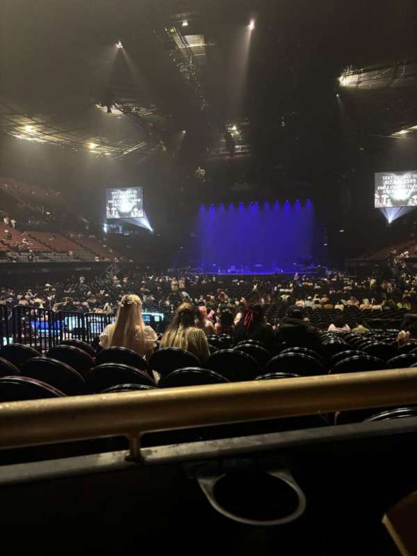 Kia Forum, section: 102, row: 1, seat: 4