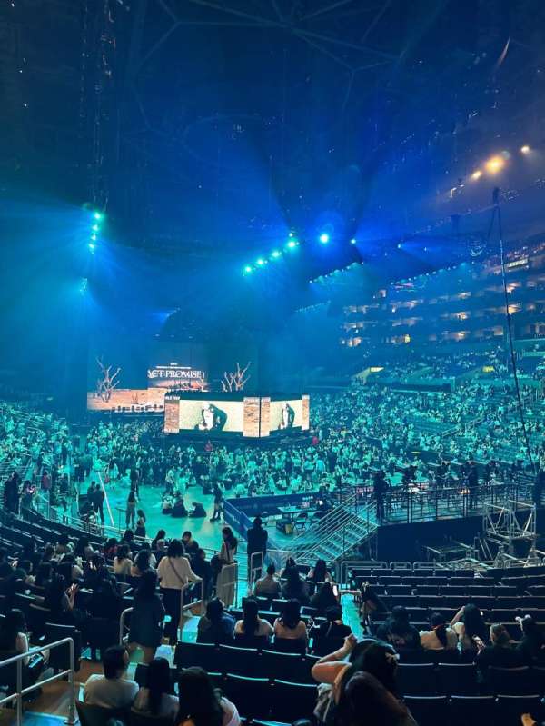 Crypto.com arena, section: 107, row: 18w, seat: 16