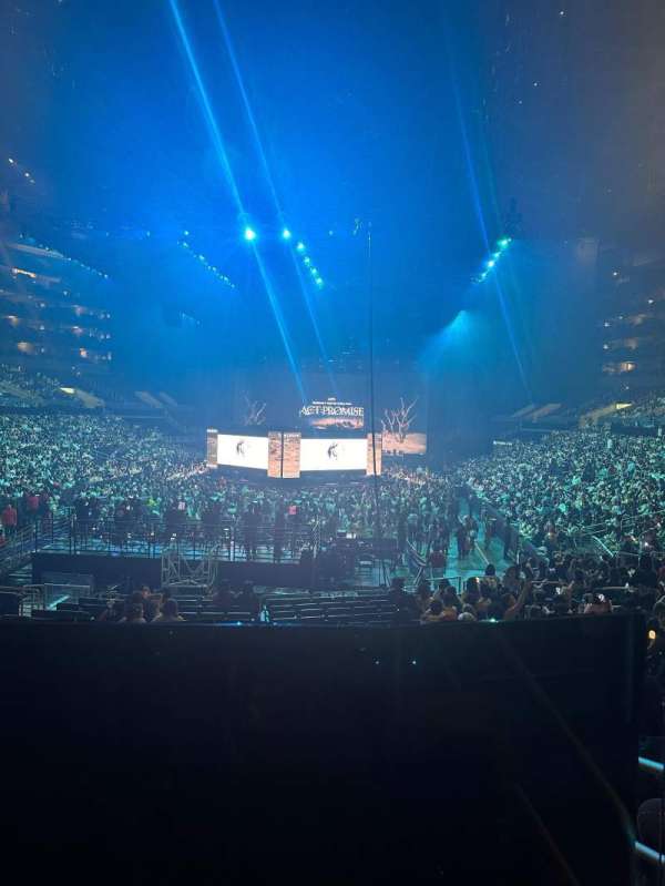 Crypto.com Arena, section: 106, row: 18W, seat: 19