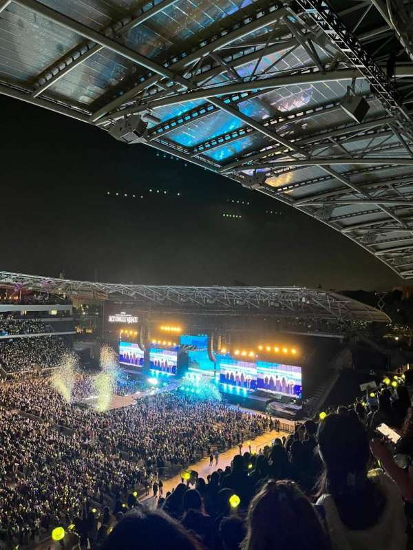 BMO Stadium, section: 214, row: Y, seat: 18
