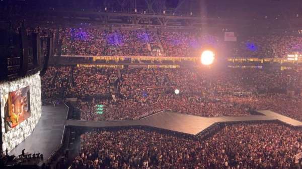 Paris La Défense Arena, section: 402, row: 49, seat: 32