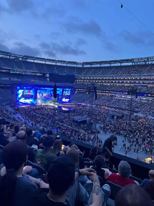 MetLife Stadium, section: 233, row: 6, seat: 4
