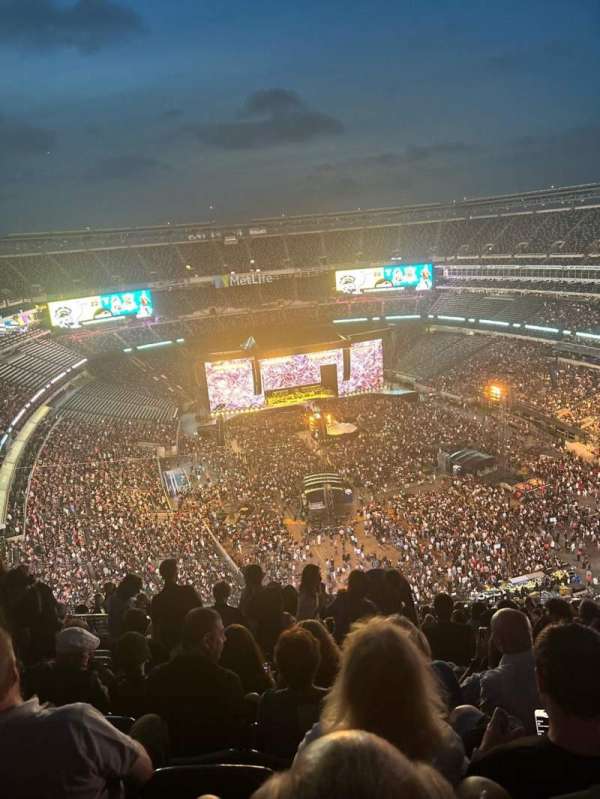 MetLife Stadium, section: 329, row: 24, seat: 19