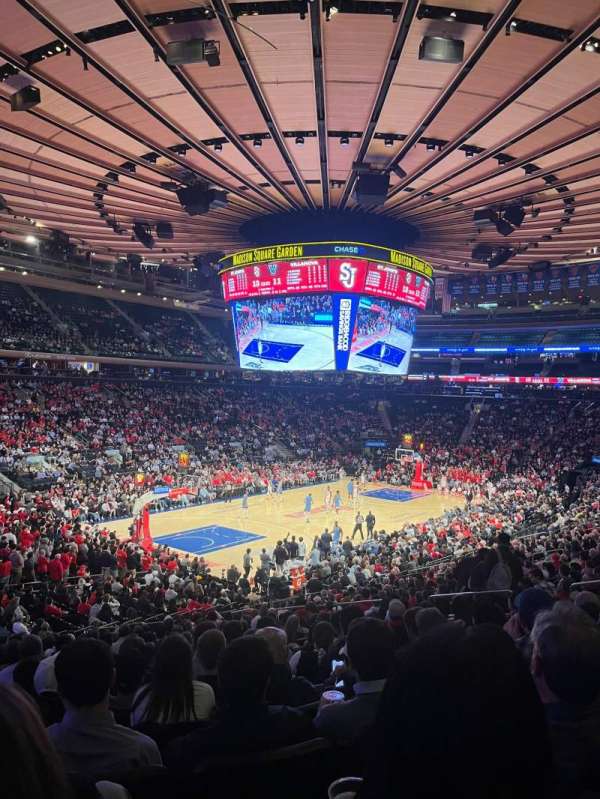 Madison Square Garden, section: 104, row: 22